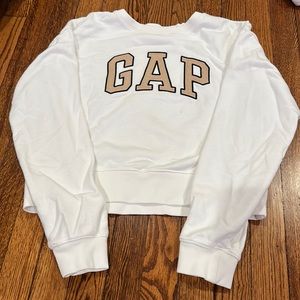 Girls size 14-16 small gap crewneck sweatshirt.
